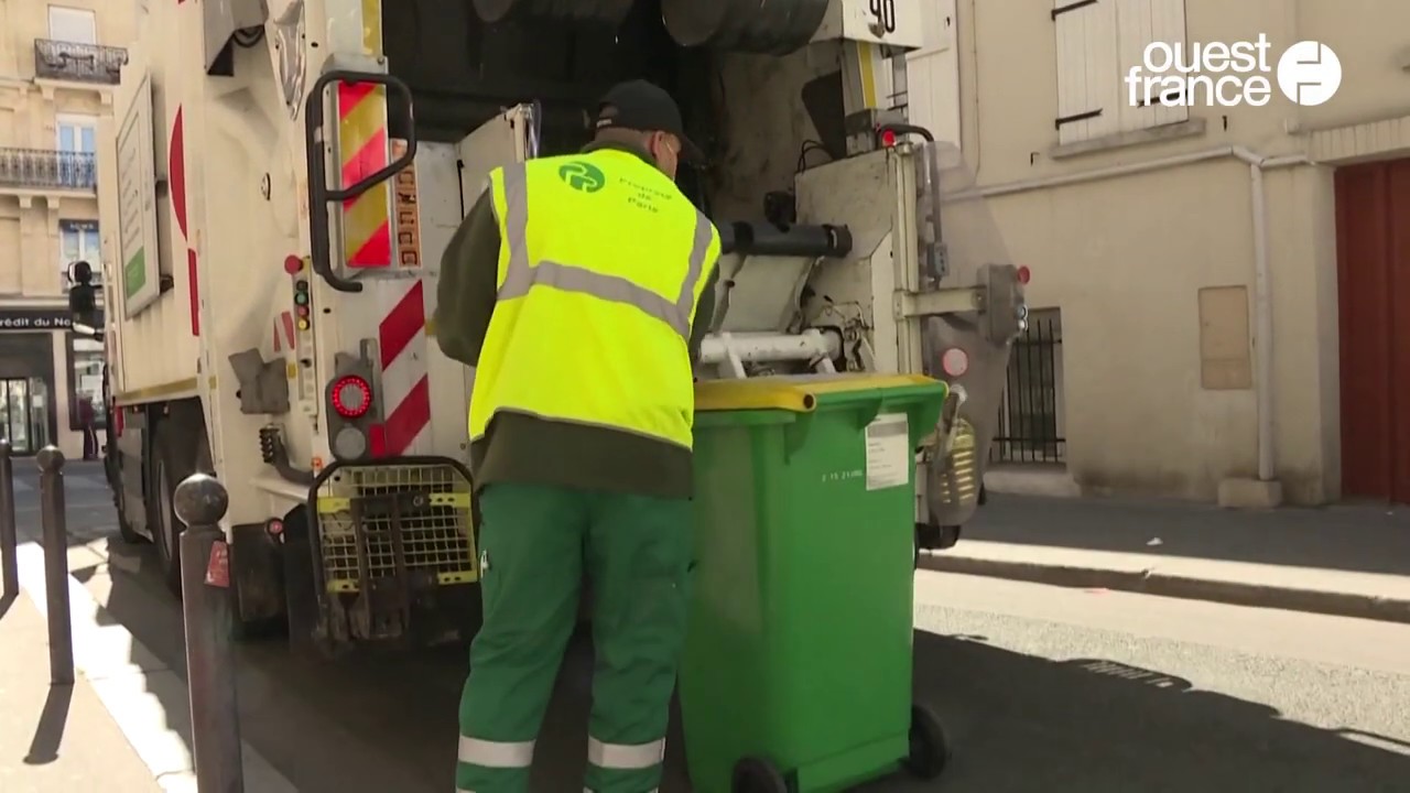 « La peur au ventre », les éboueurs continuent pour garder les villes propres