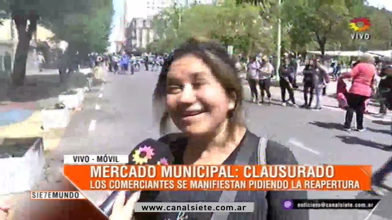 La manifestación de los comerciantes frente a la Municipalidad