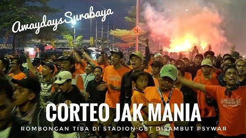 Saat Ribuan Jak Tiba di Stadion GBT Langsung Adu Psywar Sama Bonek |  Persebaya vs Persija