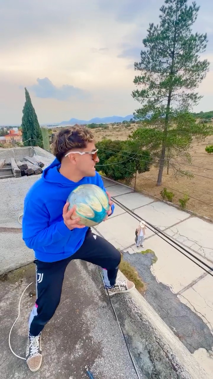 Es imposible romper esta bola?????