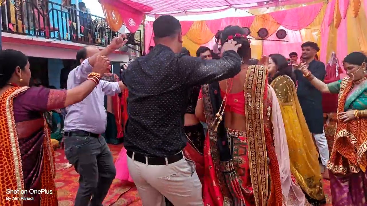 Rang birangi saree mai ghar walo ka dance || Kumaoni Mahila Sangeet || Dance Video || कुमाऊनी सांग