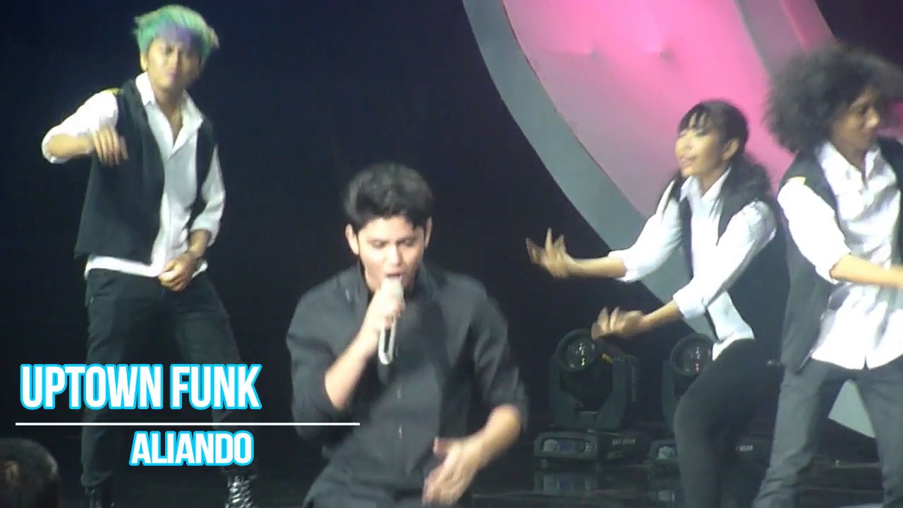 Aliando - uptown funk at Indonesia Social Media Awards 2K16