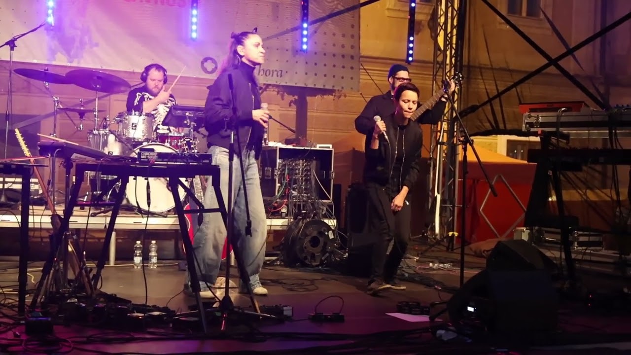 Lenka Dirty Dusilová