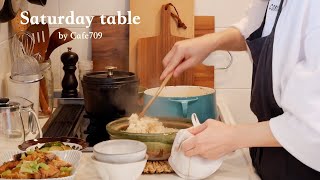 토요일 식탁, 빵과 수프가 있는 아침 테이블, 방어 무조림과 김치찌개가 있는 점심 테이블