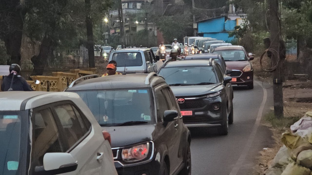 HEAVY TRAFFIC JAM  | Duler-Dangui Colony To Siolim Road!