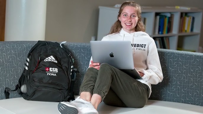 Fiona Smith dominates and repeats in 3K to earn a fifth national title -  College of Saint Benedict Athletics