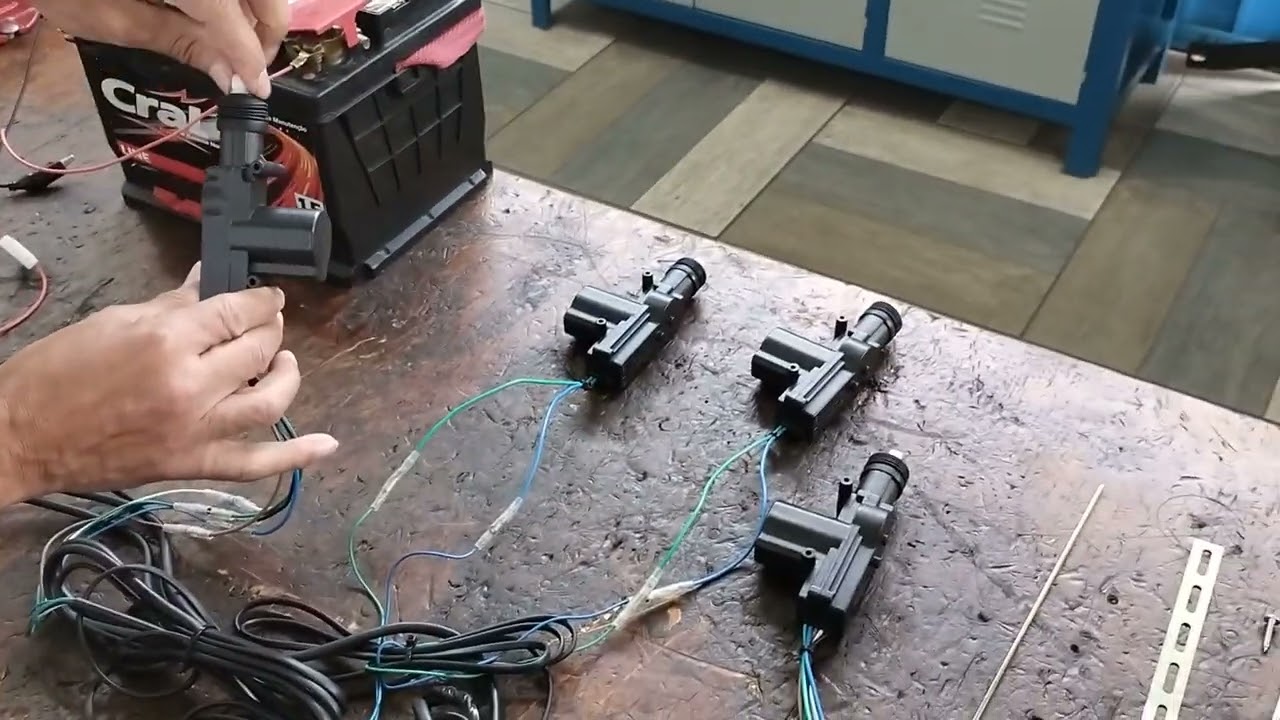 Aprenda instalar kit trava elétrica todas travas no carro trava universal todos componentes veja TOP