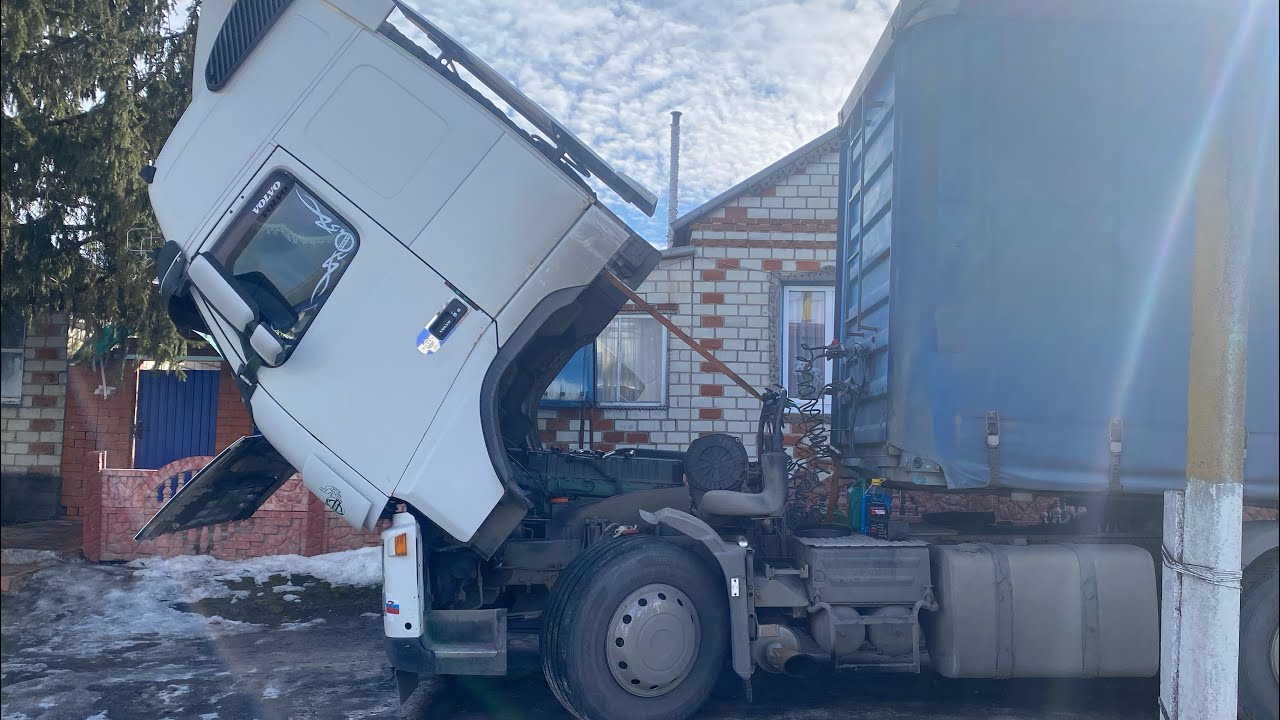 Как поменять ремень и ролик на Вольво Фш. Измерение давления топлива в ...