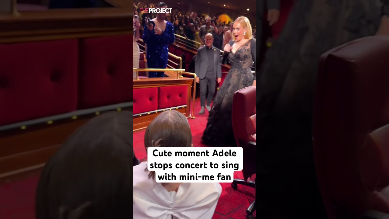 Cute Moment Adele Stops Concert To Sing With Mini Me Fan