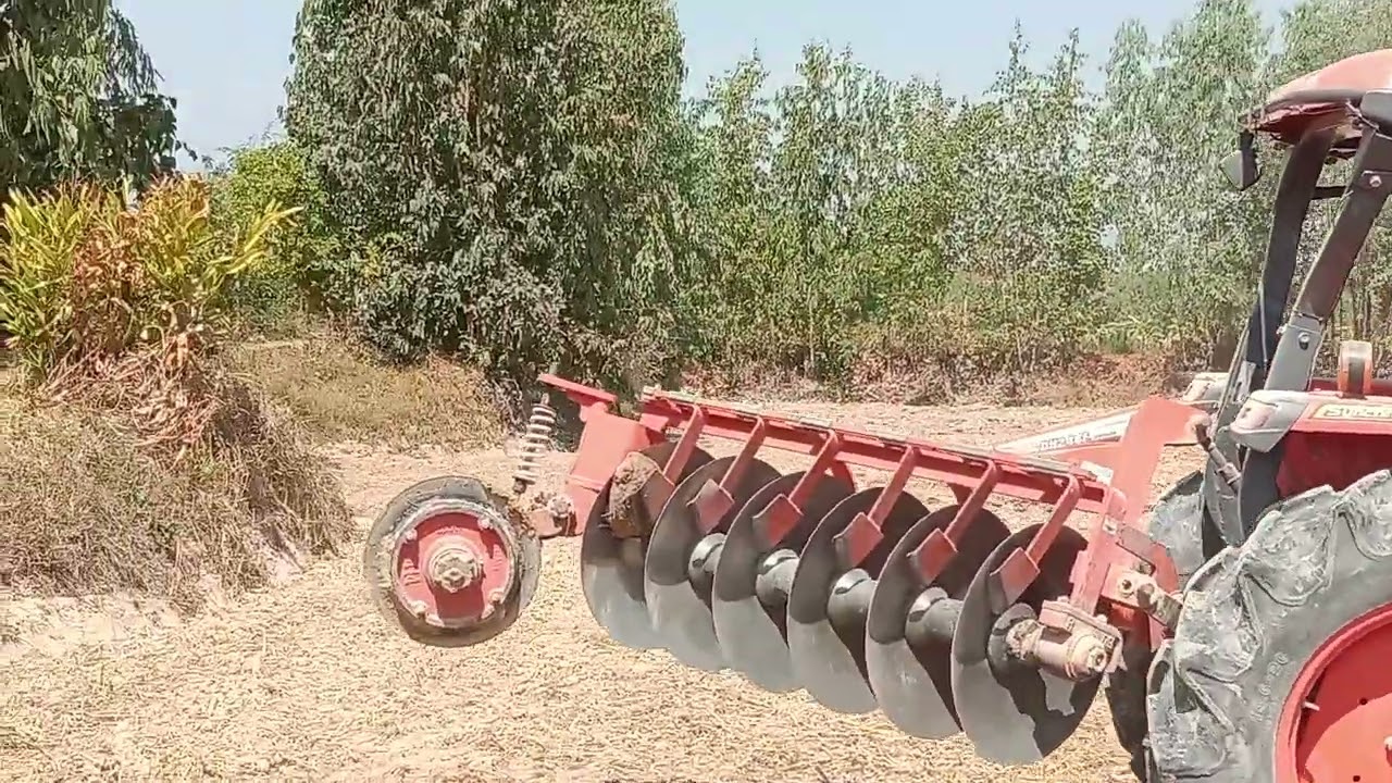 การไถกลบร่องปลูกแตงโมด้วยผาน 6 #รถไถคูโบต้า #ทำแปรงปลูกแตงโม