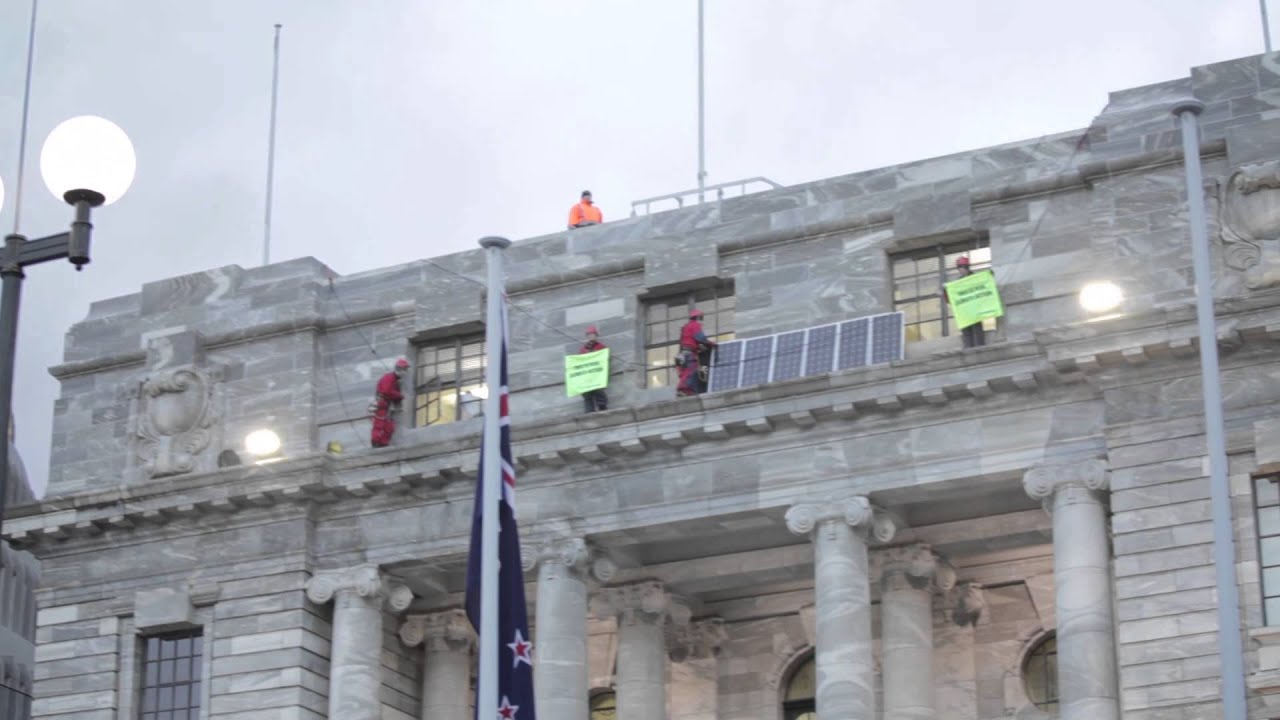 Greenpeace Protesters Mount Protest on New Zealand Parliament Roof