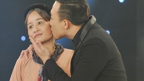 Trấn Thành và Trường Giang khiêng Lê Thị Dần xuống sân khấu vì nói quá nhiều