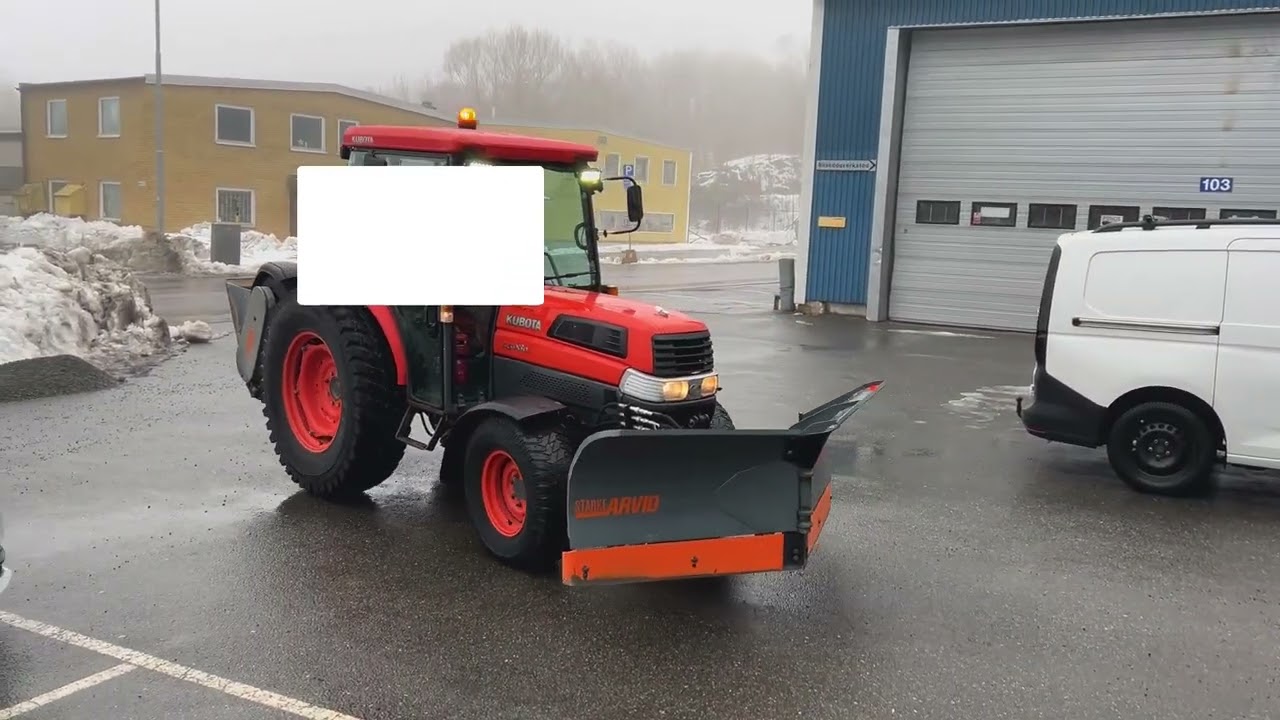 Traktor Kubota L5030 med plog och spridare