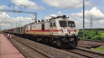 30577 RPME WAP 7 guldes 22306 JSME - SMVB SF EXPRESS 🔥#indianrailways #railfan #trending #viral 