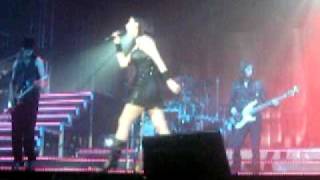 LAURA PAUSINI LIVE IN TOUR 2009 (EBOLI)19MARZO screenshot 4