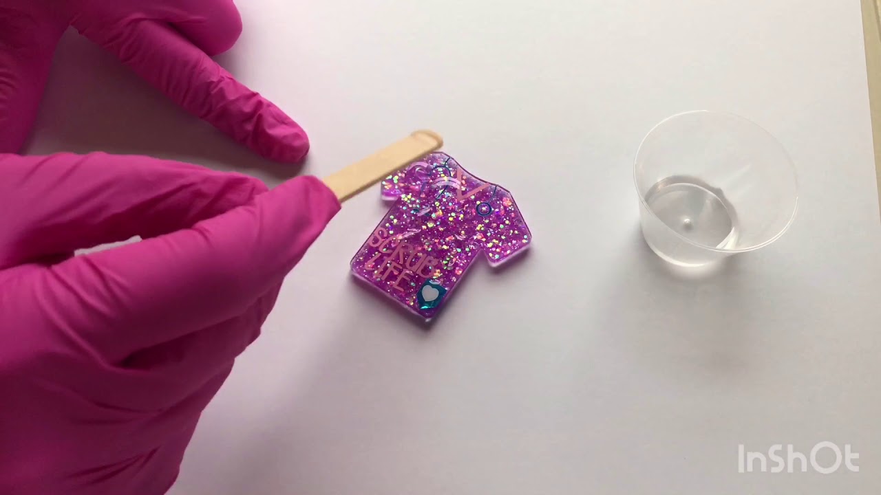 How to! DIY blank badge reel with glitter and epoxy! Carrete de