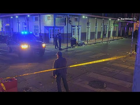 At least 10 dead after car crashes into crowd in New Orleans - YouTube
