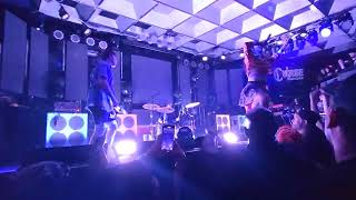 Famous Sleigh Bells - Infinity Guitars (Live in Ft. Lauderdale 2025-05-30) Net Worth