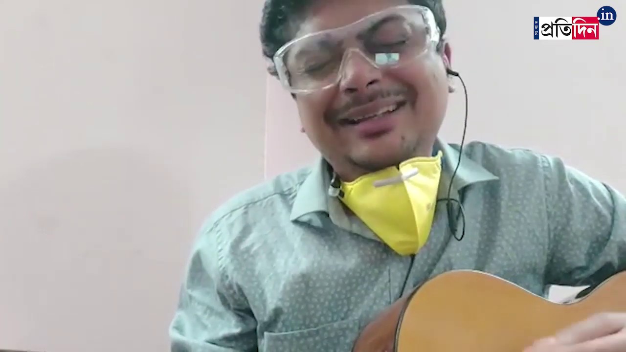 Dr Anirban Dutta sings in Nachiketas tune while protesting against his famous song O Daktar