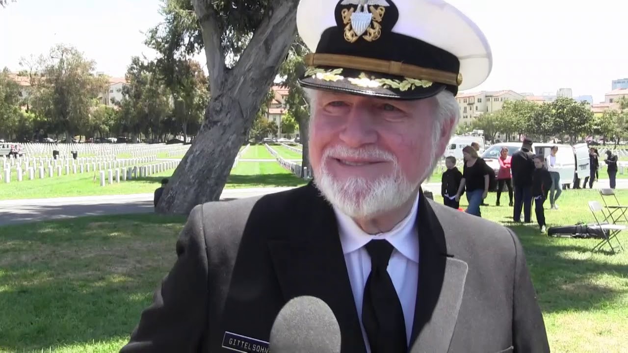 Chaplain Dov Cohen explains Memorial Day ceremony at Valley Beth Shalom