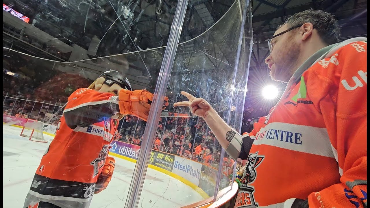 Steeler Dan vs Barry the Baguette @ Sheffield Steelers 2024