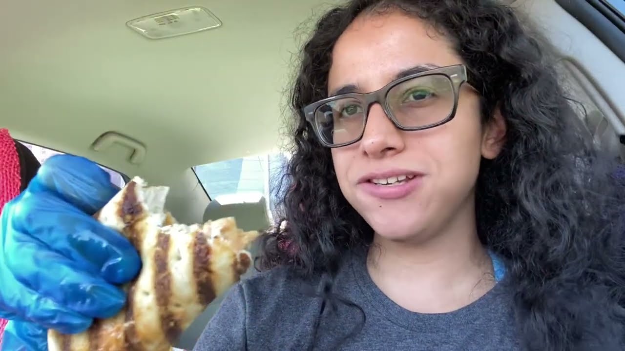 Trying the California Chicken Breakfast Flatbread from Tropical Smoothie 