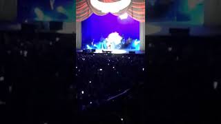 Jack Black (Tenacious D) sings Wars Pigs