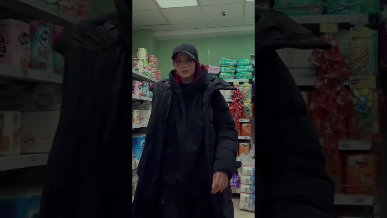 Когда идёшь по Пятёрке, но в наушниках играет Mic drop 