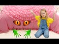 Lily and Daisy - The Monster Under the Bed Story!