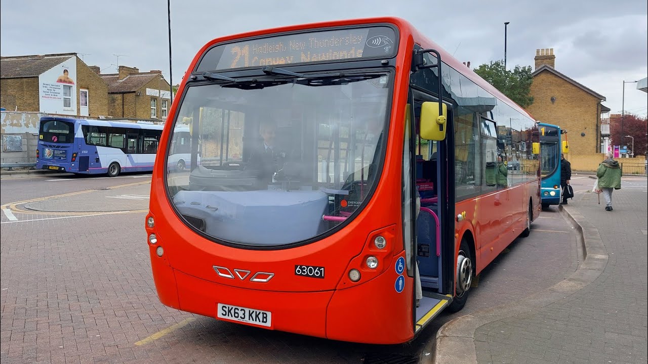 *Loud Gearbox* First Essex (Hadleigh) Streetlite SK63 KKB 63061 on