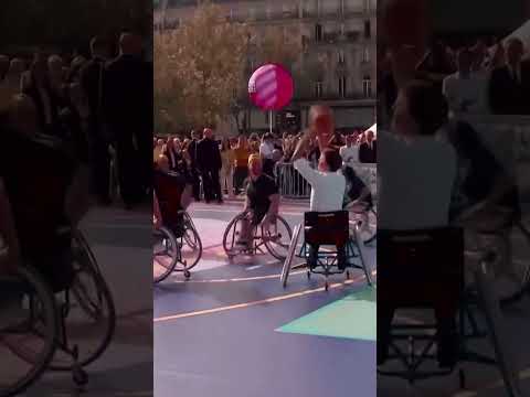 🤣 Le joli "air ball" d'Emmanuel Macron #shorts #shortsvideo #macron #basketball