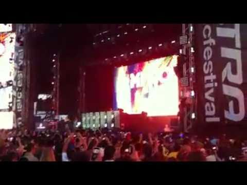 Jessica Sutta feat. Erick Morillo & Oxley - Pin Up Girl LIVE at Ultra Music Festival 2011