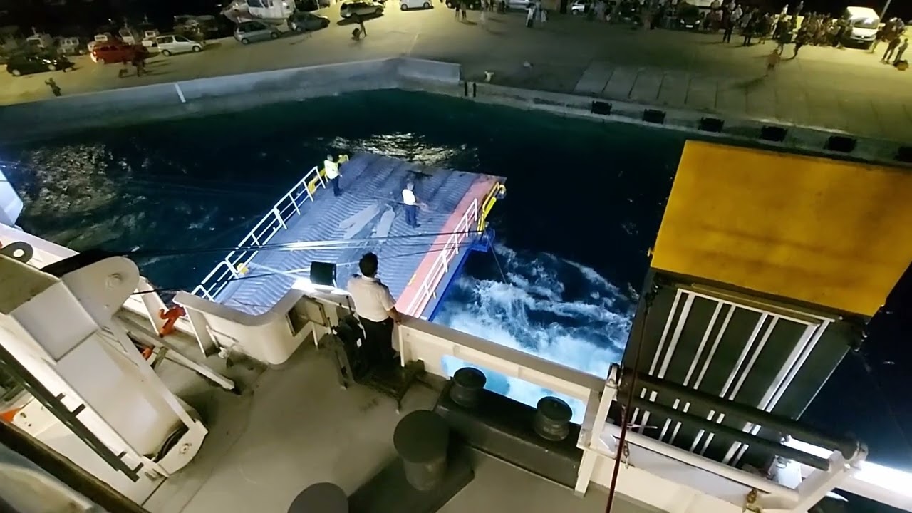 Διαγόρας (Blue Star Ferries): Άφιξη και αναχώρηση στους Φούρνους Ικαρίας // Diagoras Fournoi Ιkarias