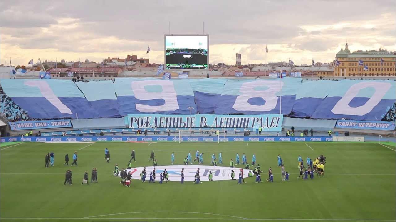 Фанаты динамо москва на выезде. Болельщики фк зенит. Трофеи зенита фото. Трофеи зенита фото. Фанаты зенита и локомотива.