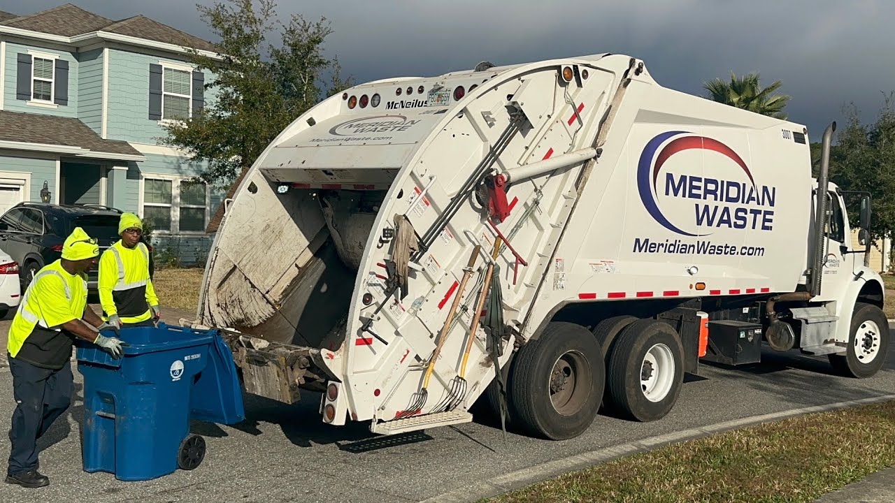 Meridian Waste Freightliner M2 McNeilus Rear Loader Garbage Truck Packing Post Post Christmas Trash