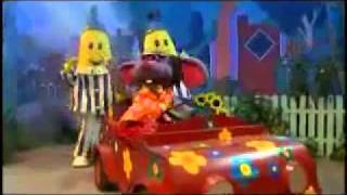 Bannanas in Pajamas dancing and singing to mellow yellow lol :)