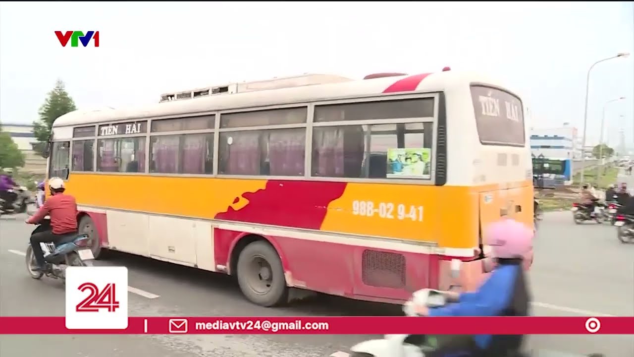 Tiêu Điểm: Rủi ro từ xe cũ nát đưa đón công nhân | VTV24