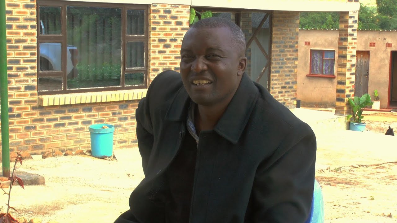 CHIEF NYAMAROPA MUKWASHA AKAS^RA HAMBUYA PAMUSAU VAKAZOROHWA VASINA KUPFEKA