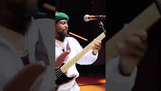 Donovan Brown Bass Solo Resimi