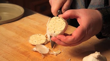 How to Use a Garlic Roaster : Diverse Dishes