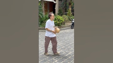 Ns Thành Lộc buồn bã ra về khi đến chia buồn tang lễ mẹ Mc Đại Nghĩa