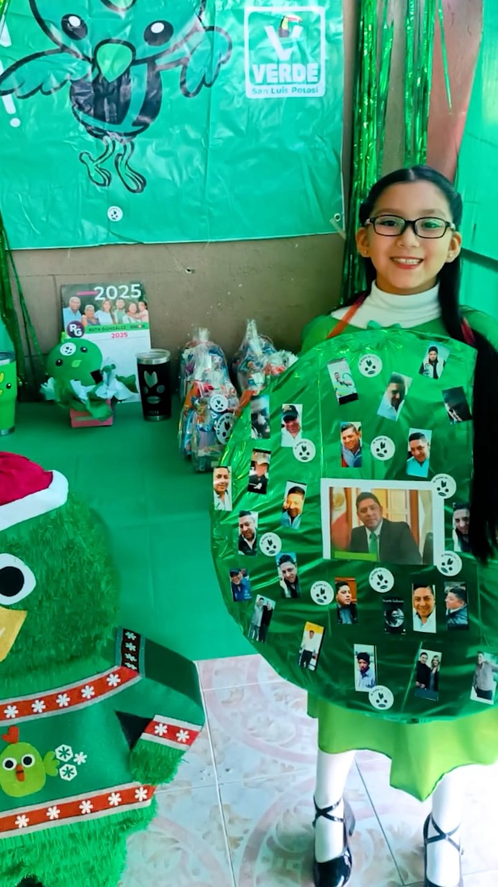 Niña en San Luis Potosí celebra fiesta de su político favorito