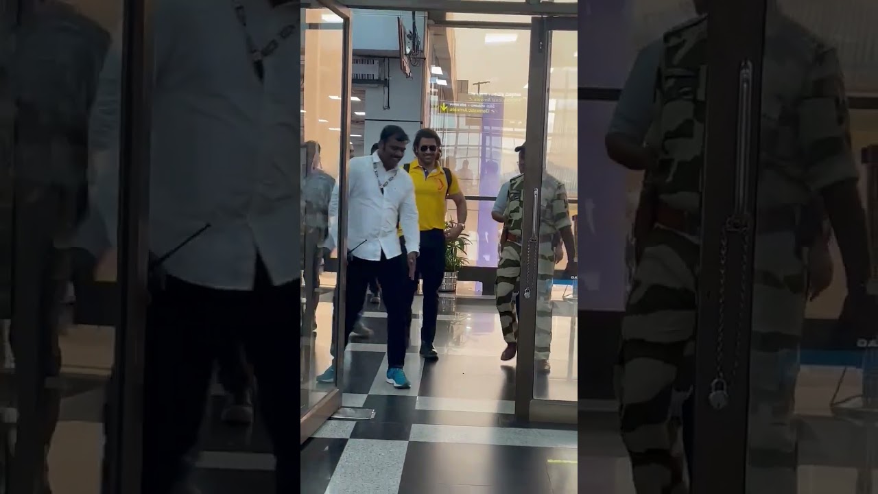 MS dhoni reached vizag airport 🔥🔥💛💛💛 