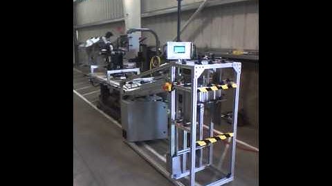SIngle lane automated clamshell labeling system