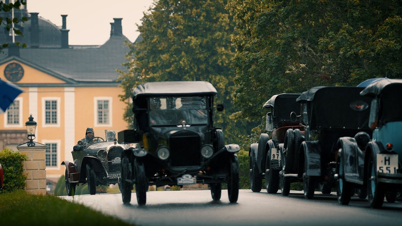 Veteranbilarna i Styrkeprovet gör ett stopp vid Strömsholms slott