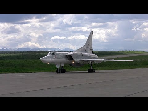 Экипажи Ту-22м3 отработали пуски ракет в Мурманской области