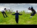 乱闘する五条、夏油、乙骨