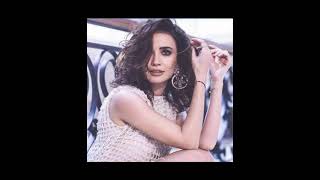 Famous Turkish actress Songul oden latest cute images of real life