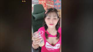 Bigo　ノーブラ配信　歌いながらチラチラ