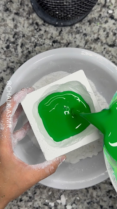 Pouring paste 💚 #asmr #gymchalk #cornstarch